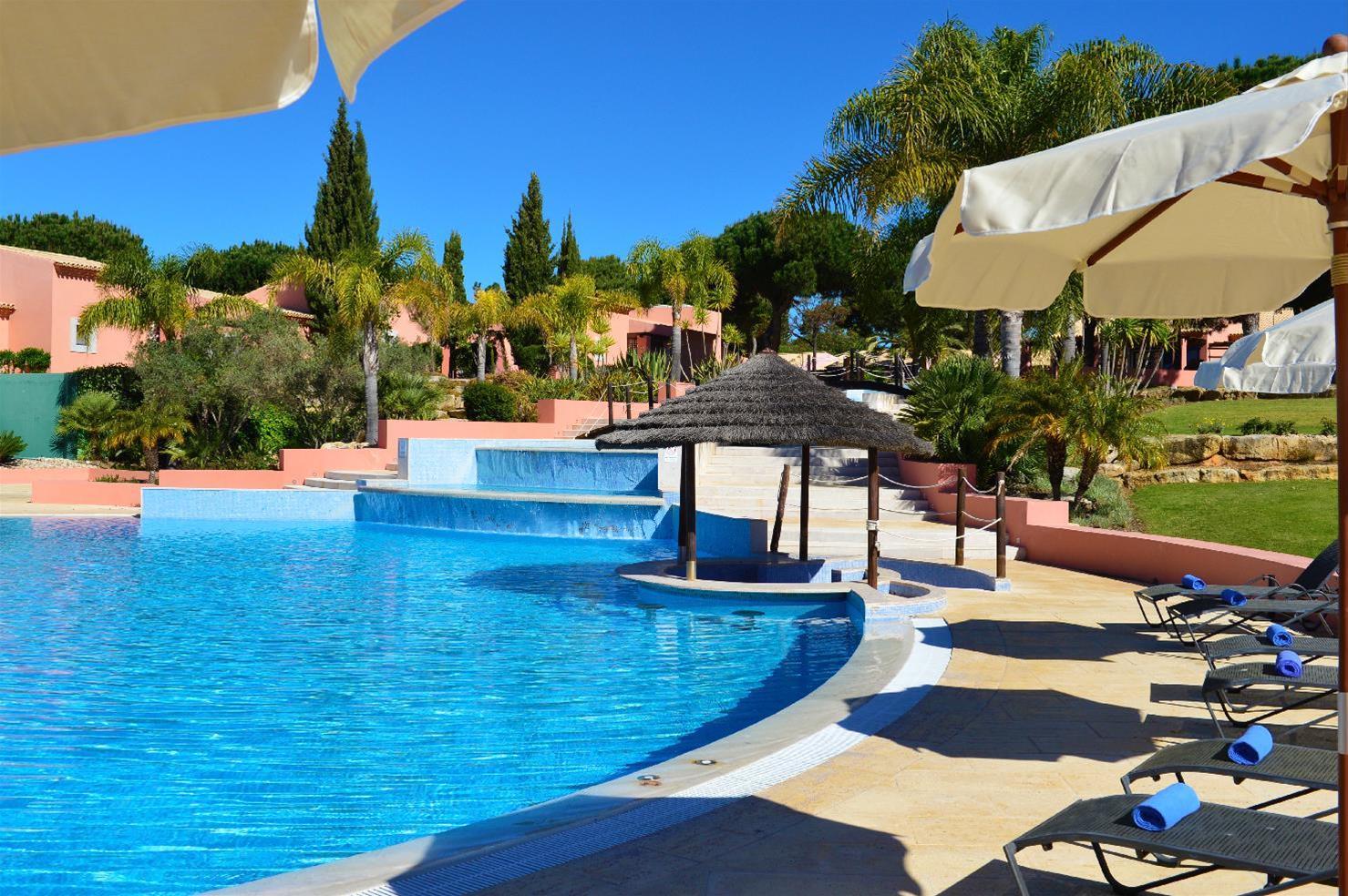 Pestana Vila Sol - Vilamoura Premium Golf Resort Eksteriør bilde A swimming pool at a resort in Portugal